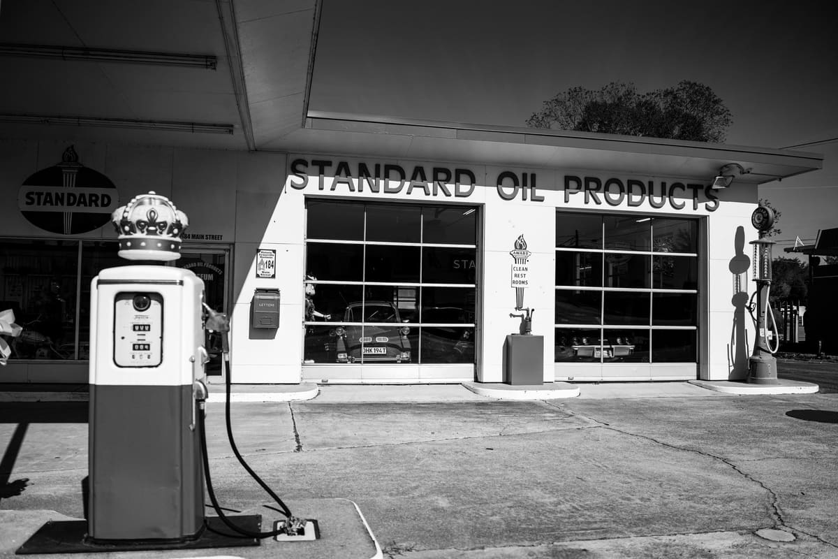 Contrôle des niveaux et vidange lors de l'entretien voiture au garage